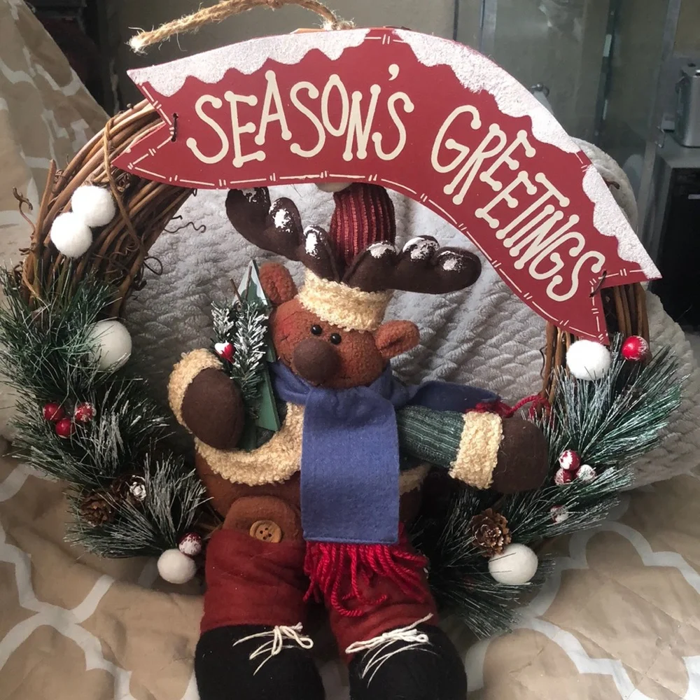 Vintage Christmas Moose 14 “Wreath. Very sturdy & well made. Gently used.